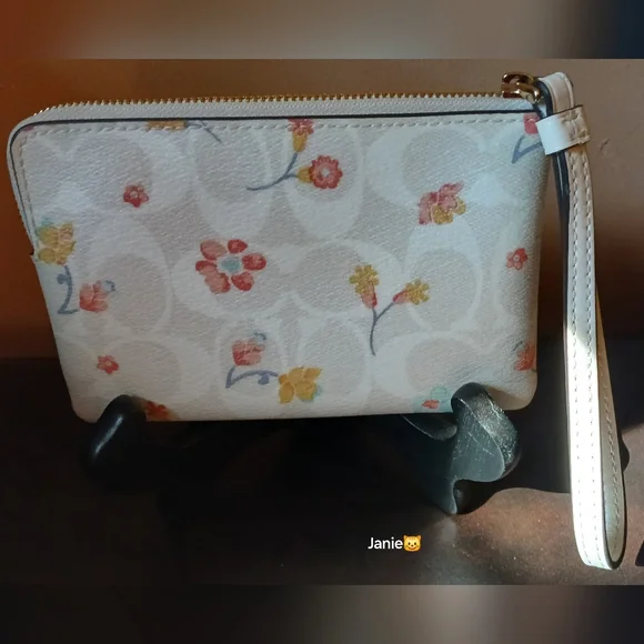 Coach Floral Signature Canvas corner zip Wristlet - Picture 3 of 8